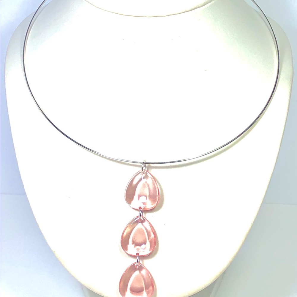 Choker necklace with pendant